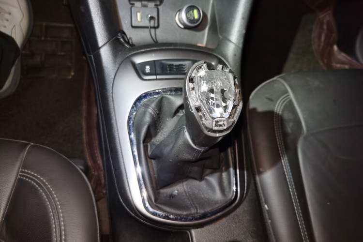 Used Chevrolet Cruze 2015 1.4T Manual Elite Edition Audio And AC Panel