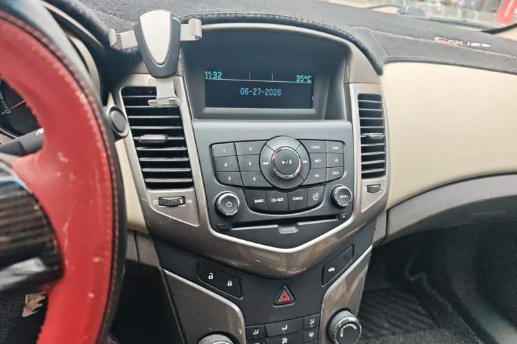 Used Chevrolet Cruze 2015 1.5L Classic SE AT Audio And AC Panel