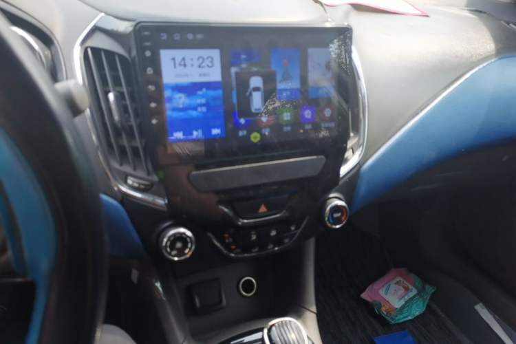 Used Chevrolet Cruze 2015 1.5L Automatic Fashion Navigation Edition Audio And AC Panel