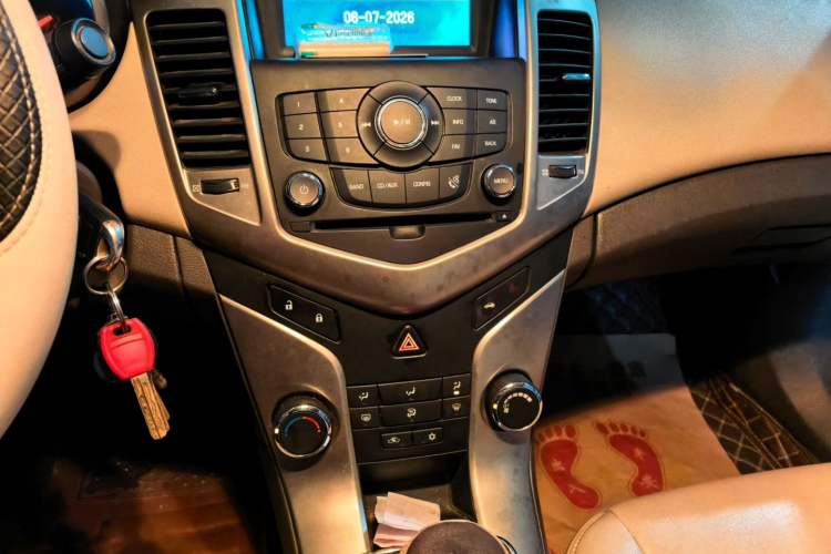Used Chevrolet Cruze 2015 1.5L Classic SL MT Audio And AC Panel