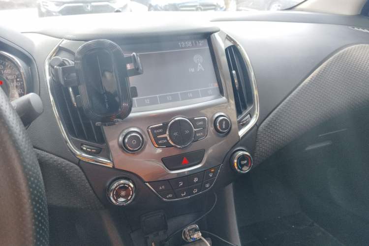 Used Chevrolet Cruze 2015 1.5L Manual Elite Edition Audio And AC Panel