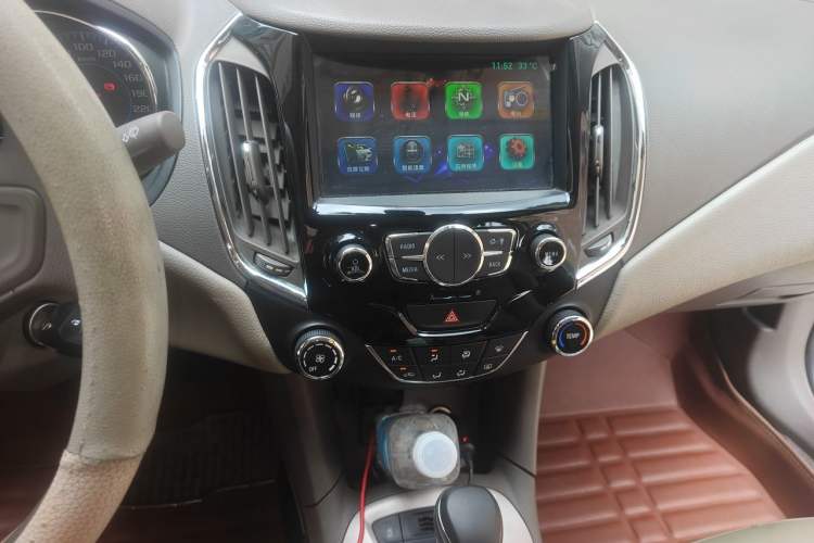 Used Chevrolet Cruze 2015 1.5L Automatic Fashion Navigation Edition Audio And AC Panel