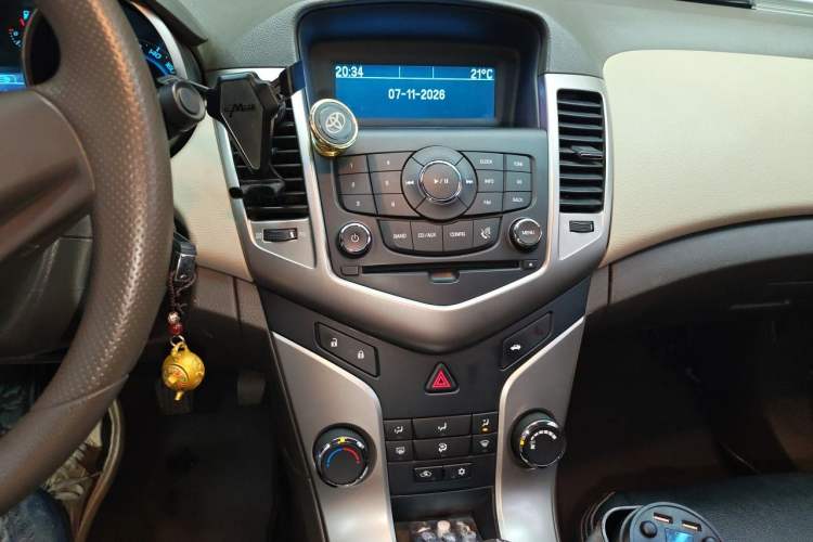 Used Chevrolet Cruze 2015 1.5L Classic SL MT Audio And AC Panel