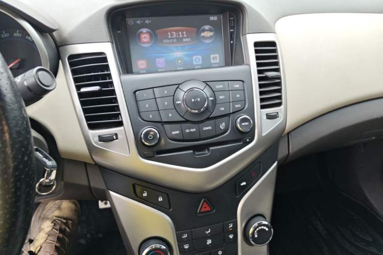 Used Chevrolet Cruze 2015 1.5L Classic SL MT Audio And AC Panel