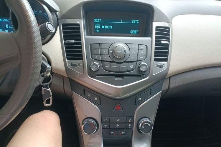 Used Chevrolet Cruze 2015 1.5L Classic SE MT Audio And AC Panel
