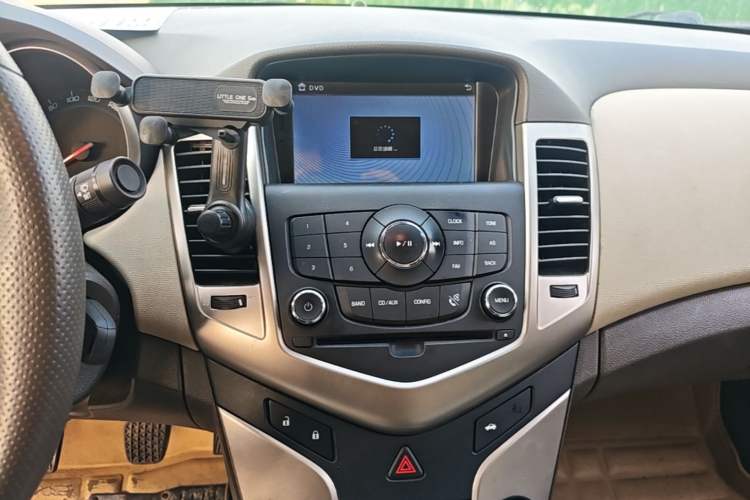 Used Chevrolet Cruze 2015 1.5L Classic SL MT Audio And AC Panel