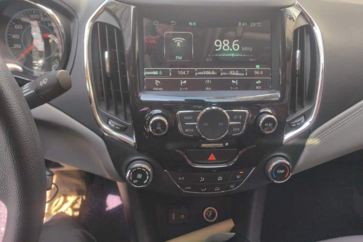 Used Chevrolet Cruze 2015 1.5L Automatic Luxury Edition Audio And AC Panel