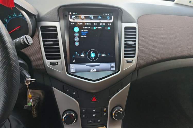 Used Chevrolet Cruze 2015 Hatchback 1.6L Manual Comfort Edition Audio And AC Panel