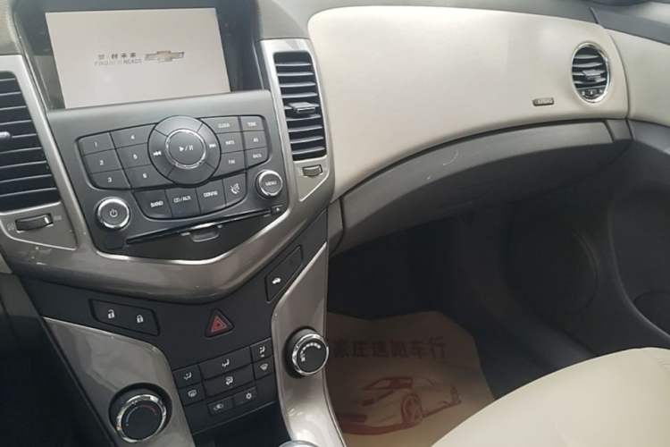 Used Chevrolet Cruze 2015 1.5L Classic SE MT Audio And AC Panel