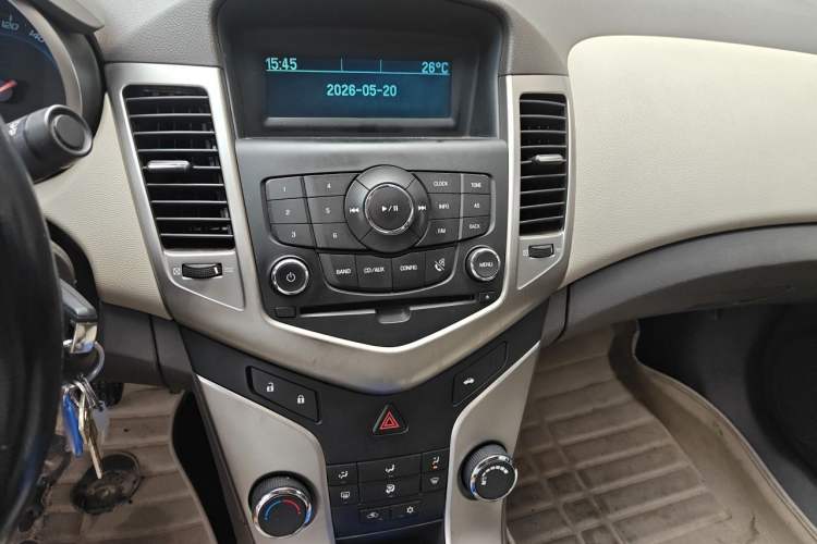 Used Chevrolet Cruze 2015 1.5L Classic SL MT Audio And AC Panel
