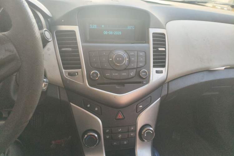 Used Chevrolet Cruze 2015 1.5L Classic SL MT Audio And AC Panel