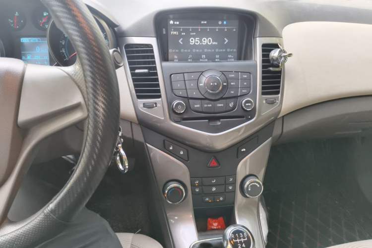 Used Chevrolet Cruze 2015 1.5L Classic SE MT Audio And AC Panel