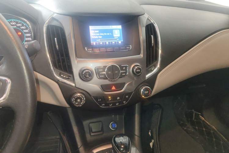 Used Chevrolet Cruze 2015 1.4T DCG Luxury Edition Audio And AC Panel