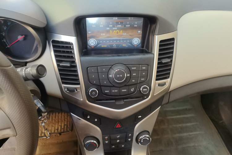 Used Chevrolet Cruze 2015 1.5L Classic SL MT Audio And AC Panel