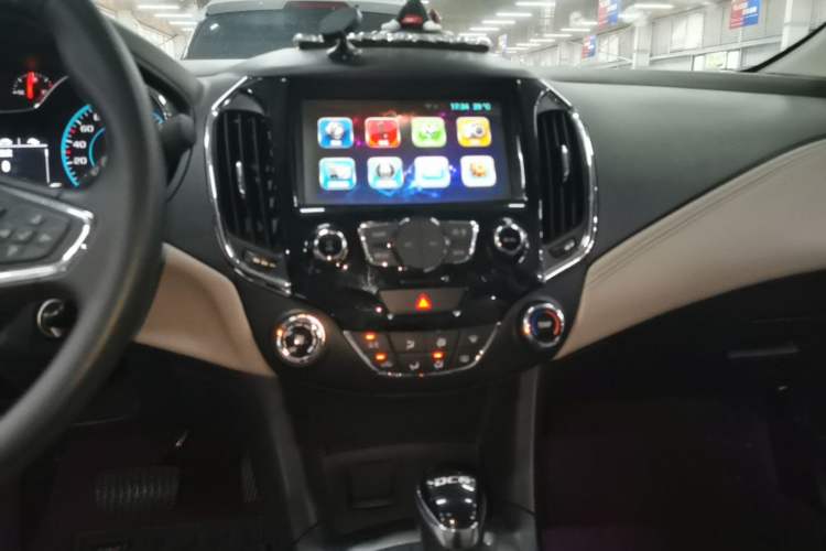 Used Chevrolet Cruze 2015 1.5L Automatic Luxury Edition Audio And AC Panel