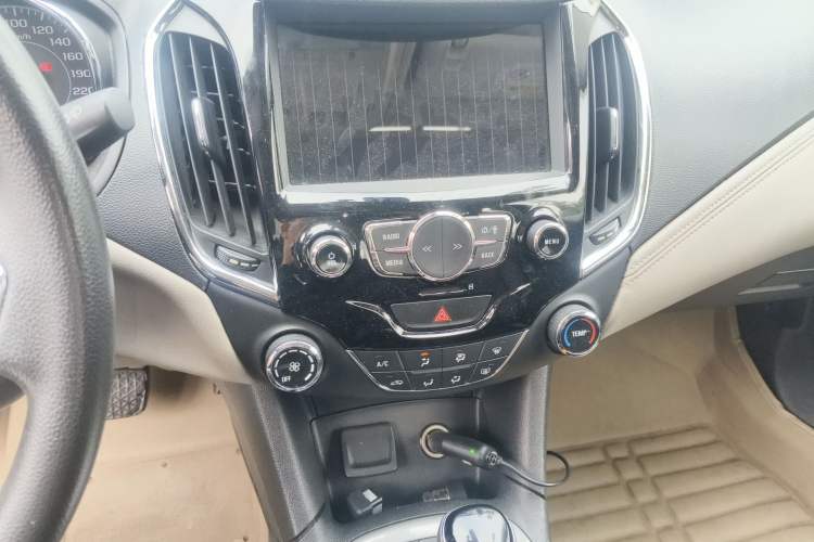 Used Chevrolet Cruze 2015 1.5L Automatic Luxury Edition Audio And AC Panel