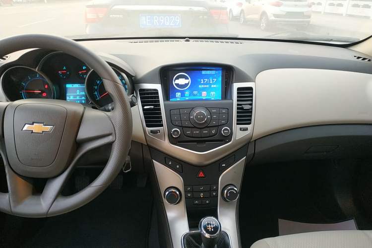 Used Chevrolet Cruze 2015 1.5L Classic SL MT Audio And AC Panel