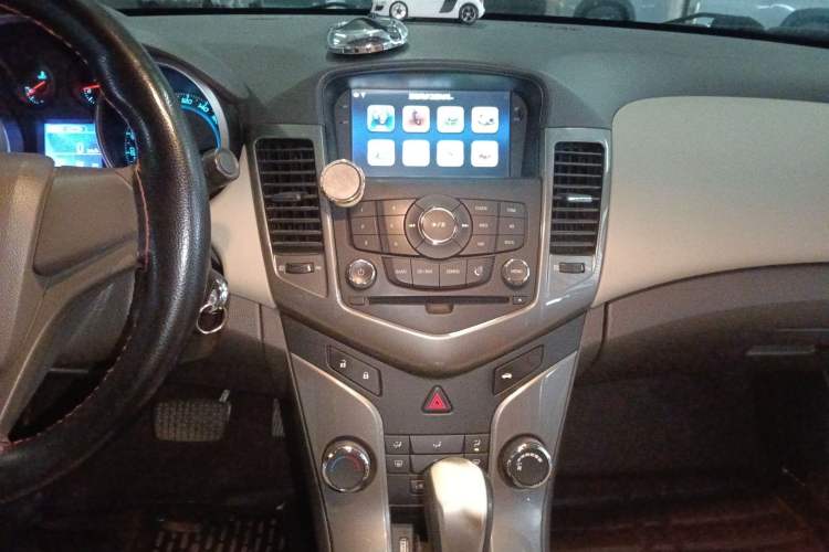 Used Chevrolet Cruze 2015 1.5L Classic SE AT Audio And AC Panel
