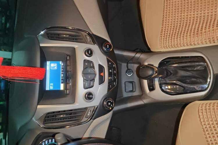 Used Chevrolet Cruze 2015 1.5L Automatic Fashion Navigation Edition Audio And AC Panel