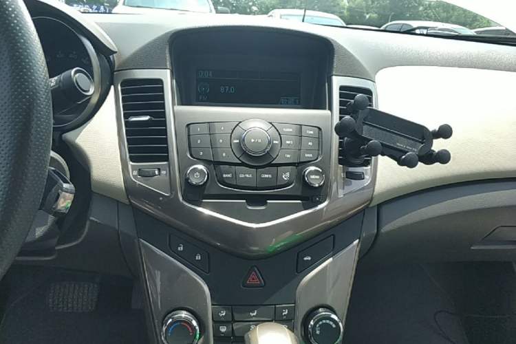 Used Chevrolet Cruze 2015 1.5L Classic SE AT Audio And AC Panel