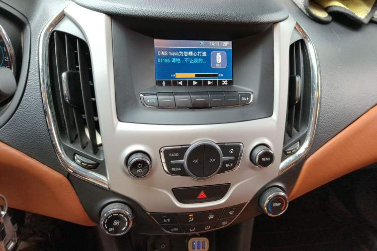 Used Chevrolet Cruze 2015 1.5L Manual Elite Edition Audio And AC Panel
