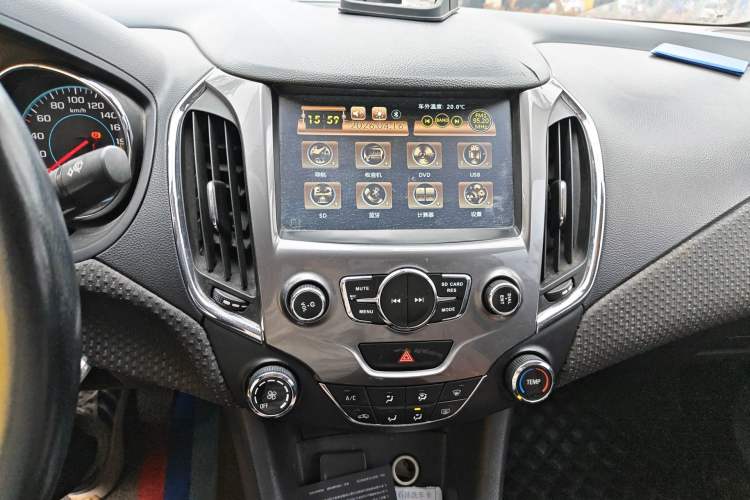 Used Chevrolet Cruze 2015 1.5L Manual Elite Edition Audio And AC Panel