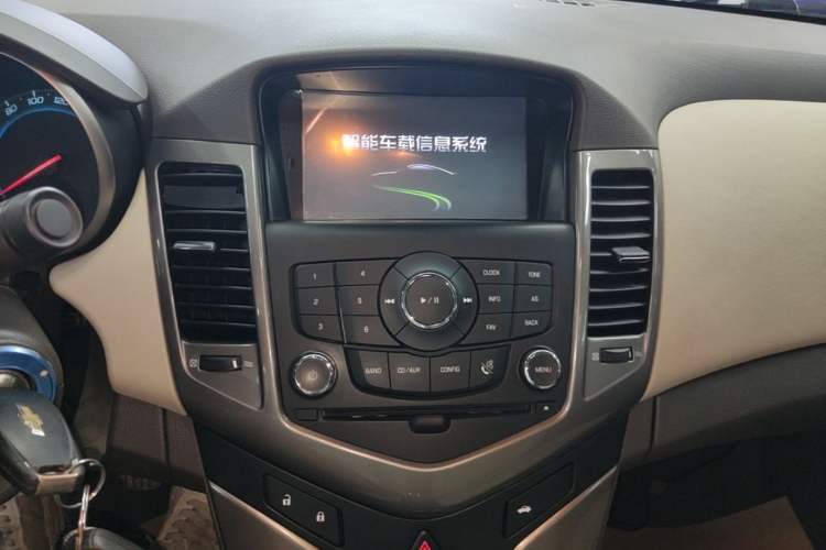Used Chevrolet Cruze 2015 1.5L Classic SE MT Audio And AC Panel