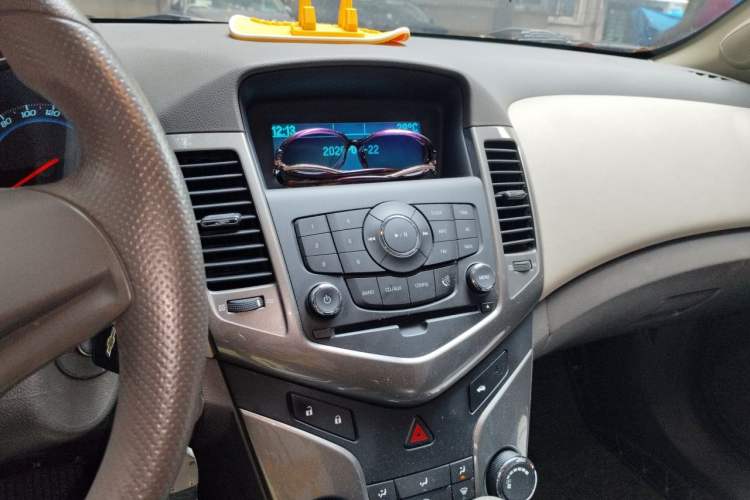 Used Chevrolet Cruze 2015 1.5L Classic SE AT Audio And AC Panel