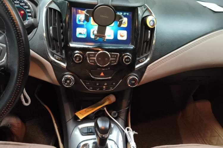 Used Chevrolet Cruze 2015 1.5L Automatic Luxury Edition Audio And AC Panel