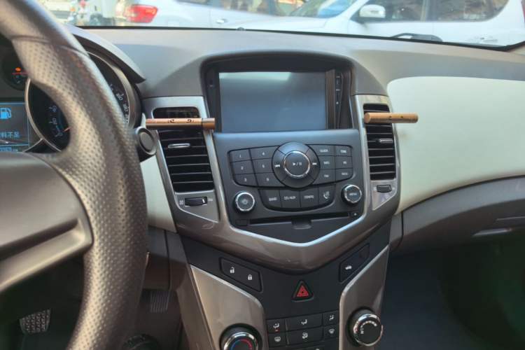 Used Chevrolet Cruze 2015 1.5L Classic SE MT Audio And AC Panel