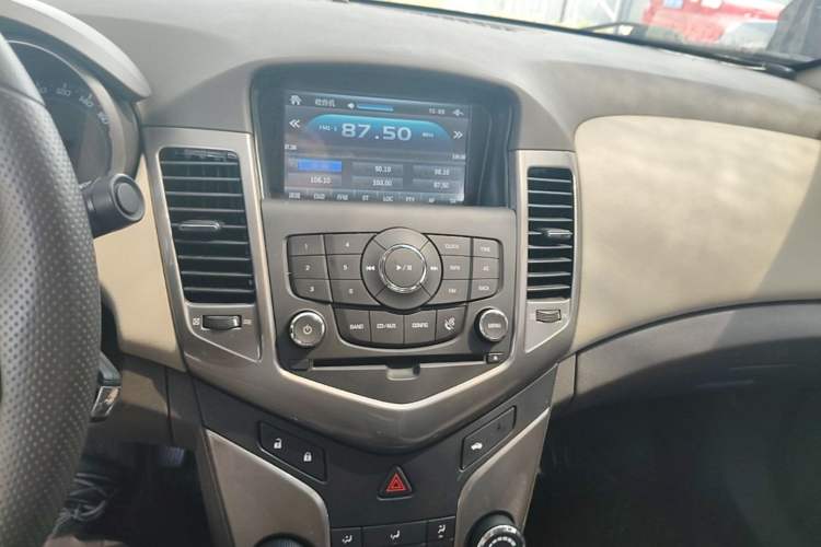 Used Chevrolet Cruze 2015 1.5L Classic SE MT Audio And AC Panel