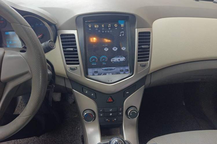 Used Chevrolet Cruze 2015 1.5L Classic SL MT Audio And AC Panel