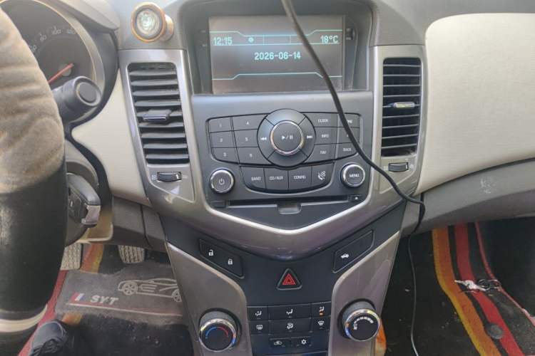 Used Chevrolet Cruze 2015 1.5L Classic SE MT Audio And AC Panel