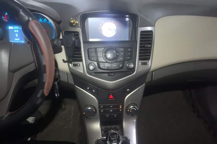 Used Chevrolet Cruze 2015 1.5L Classic SL MT Audio And AC Panel