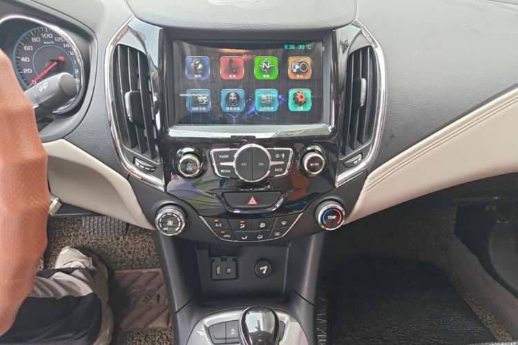 Used Chevrolet Cruze 2015 1.5L Automatic Luxury Edition Audio And AC Panel