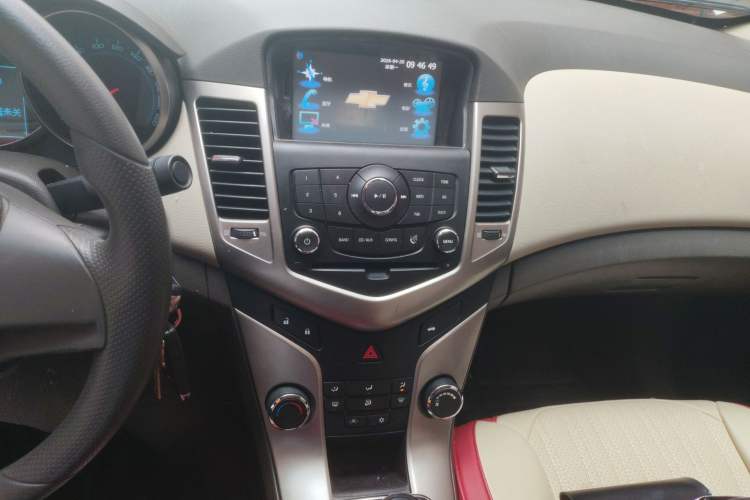 Used Chevrolet Cruze 2015 1.5L Classic SL MT Audio And AC Panel