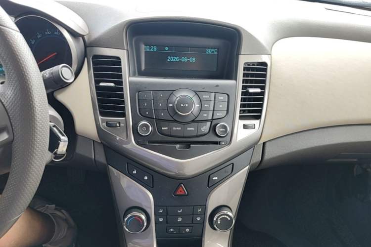 Used Chevrolet Cruze 2015 1.5L Classic SE MT Audio And AC Panel