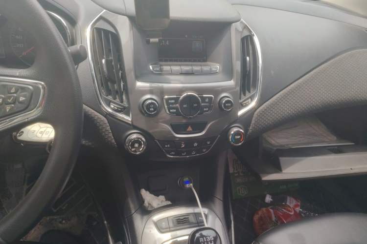 Used Chevrolet Cruze 2015 1.5L Manual Elite Edition Audio And AC Panel