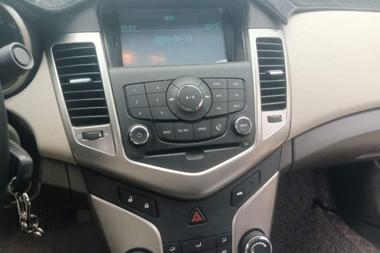 Used Chevrolet Cruze 2015 1.5L Classic SL MT Audio And AC Panel