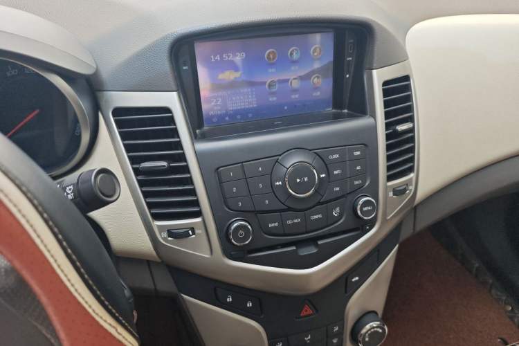 Used Chevrolet Cruze 2015 1.5L Classic SL MT Audio And AC Panel
