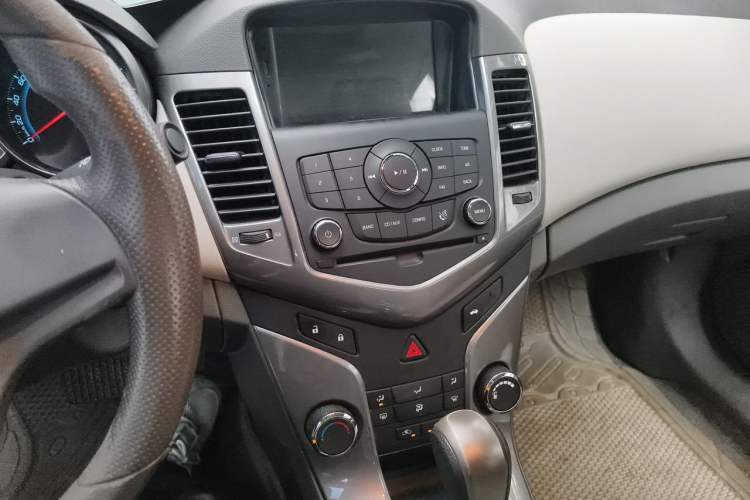 Used Chevrolet Cruze 2015 1.5L Classic SE AT Audio And AC Panel