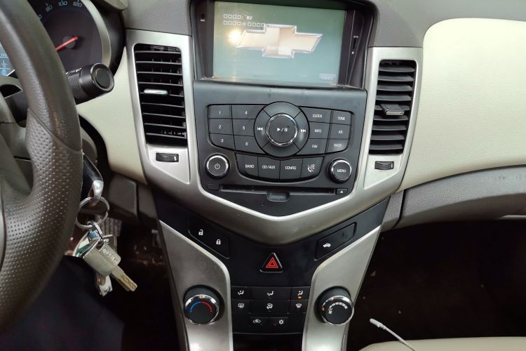Used Chevrolet Cruze 2015 1.5L Classic SL MT Audio And AC Panel