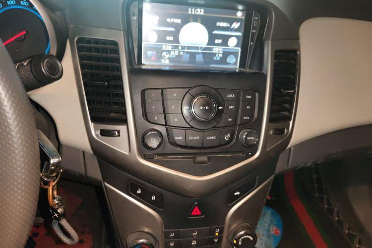 Used Chevrolet Cruze 2015 1.5L Classic SL MT Audio And AC Panel