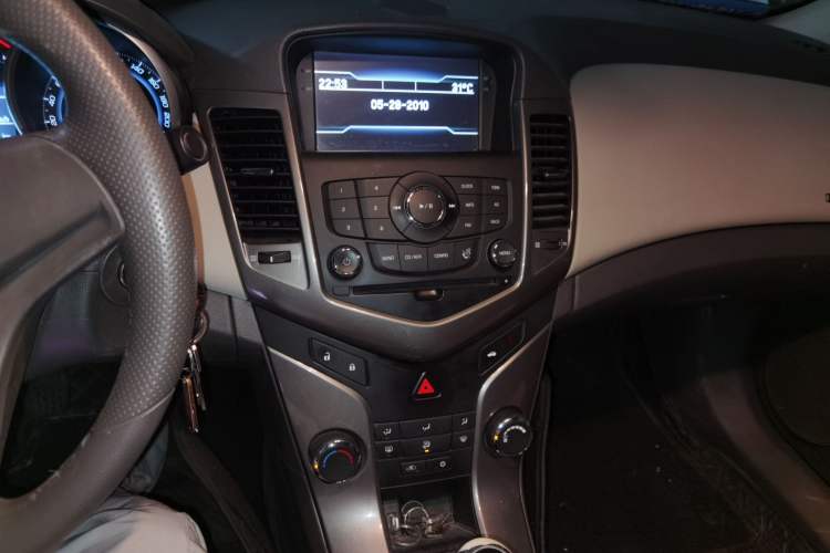 Used Chevrolet Cruze 2015 1.5L Classic SE MT Audio And AC Panel