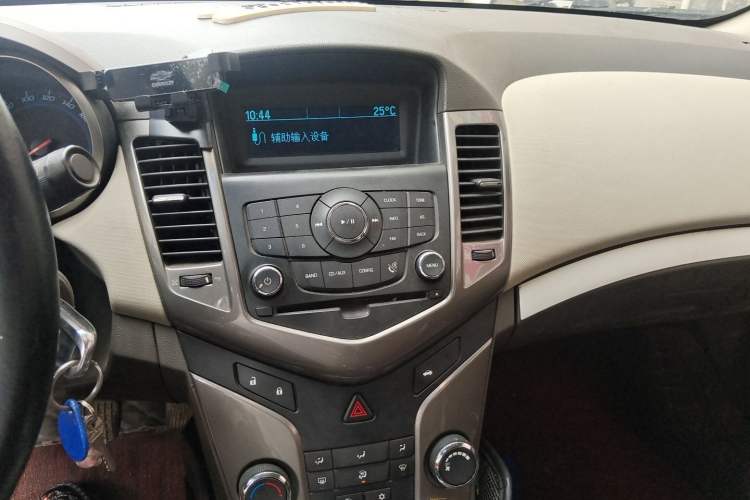 Used Chevrolet Cruze 2015 1.5L Classic SE MT Audio And AC Panel
