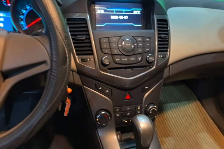 Used Chevrolet Cruze 2015 1.5L Classic SE AT Audio And AC Panel