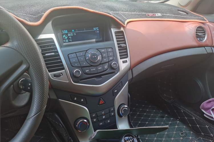 Used Chevrolet Cruze 2015 1.5L Classic SL MT Audio And AC Panel