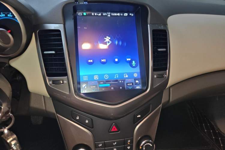 Used Chevrolet Cruze 2015 1.5L Classic SE MT Audio And AC Panel