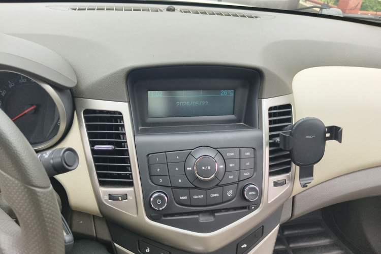Used Chevrolet Cruze 2015 1.5L Classic SL MT Audio And AC Panel