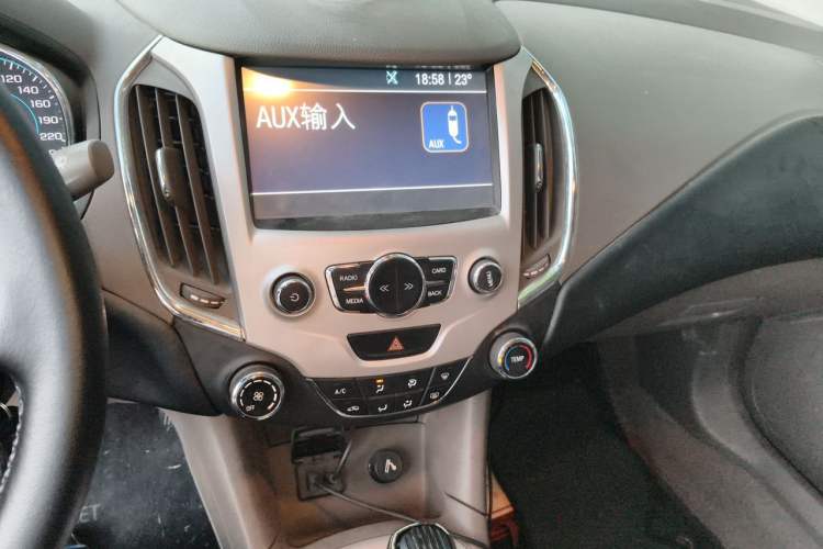 Used Chevrolet Cruze 2015 1.5L Automatic Fashion Navigation Edition Audio And AC Panel